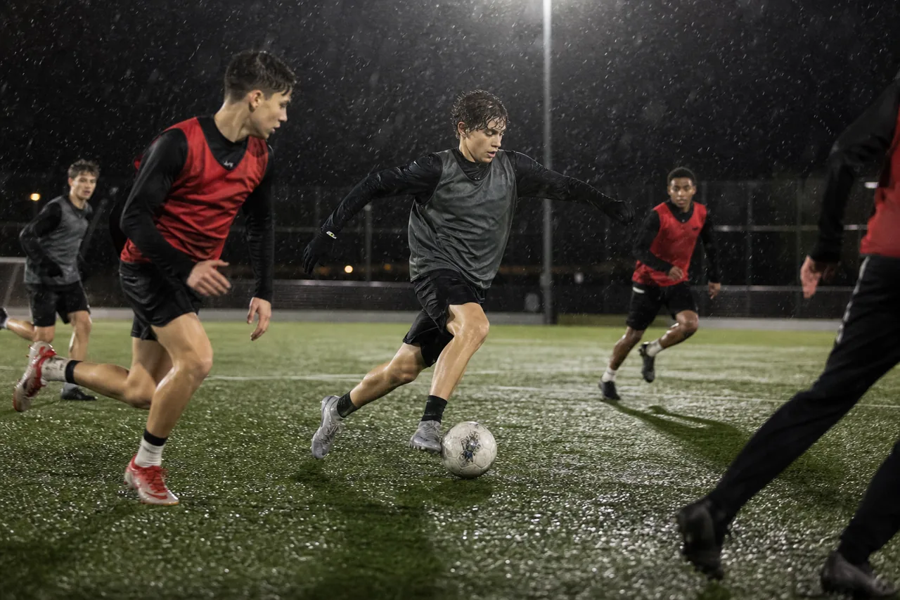 Ejercicios de Desplazamientos, caídas y estiradas hacia balones altos y bajos